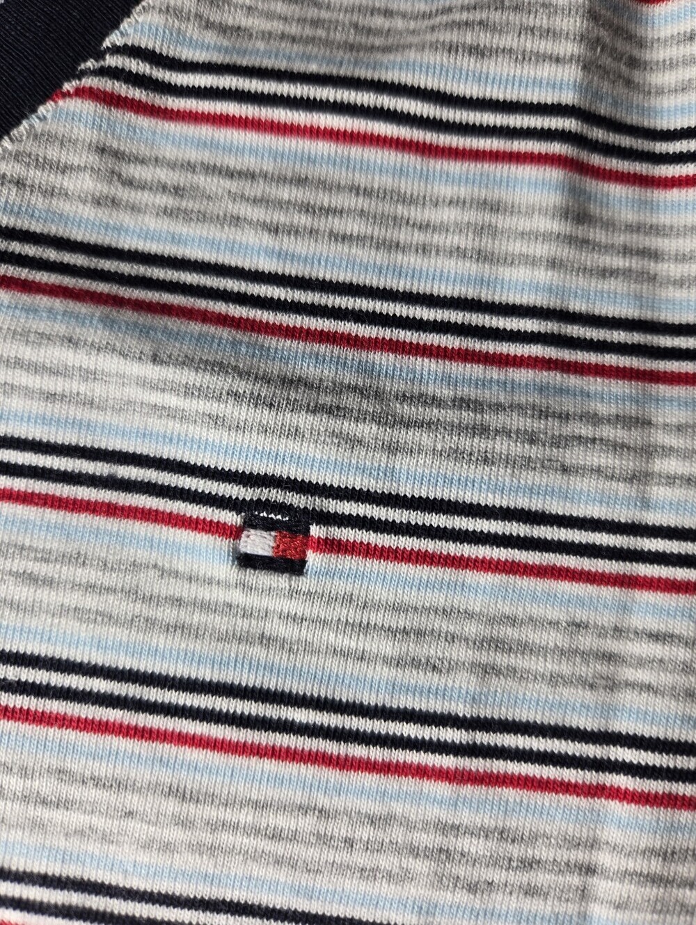 NWT Tommy Hilfiger Women's Striped V-Neck Tee T-Shirt Gray Blue Red White Medium - Picture 5 of 16